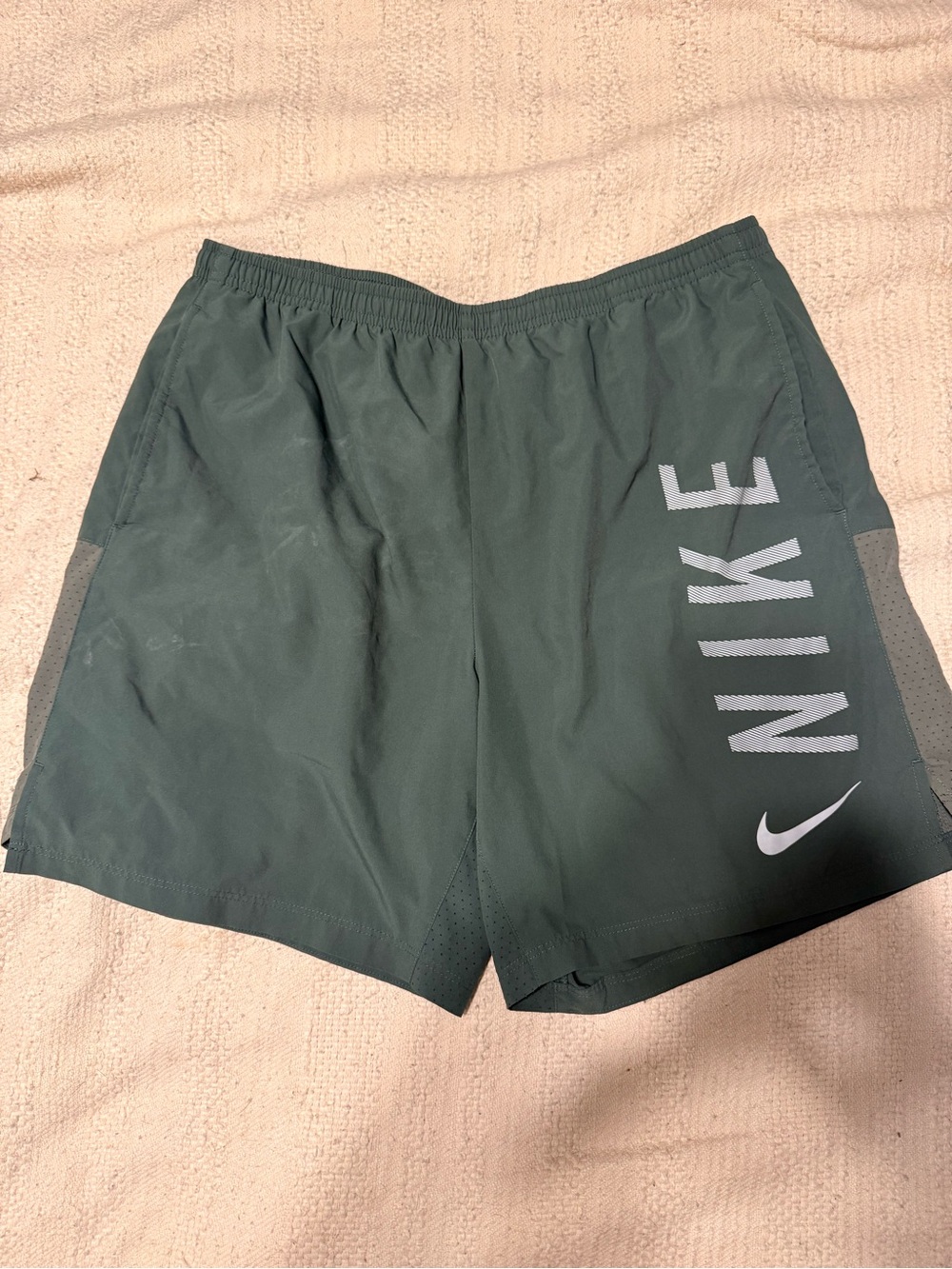 Nike Dri-FIT Challenger 7" Running Shorts Green Graphic Men's Size L